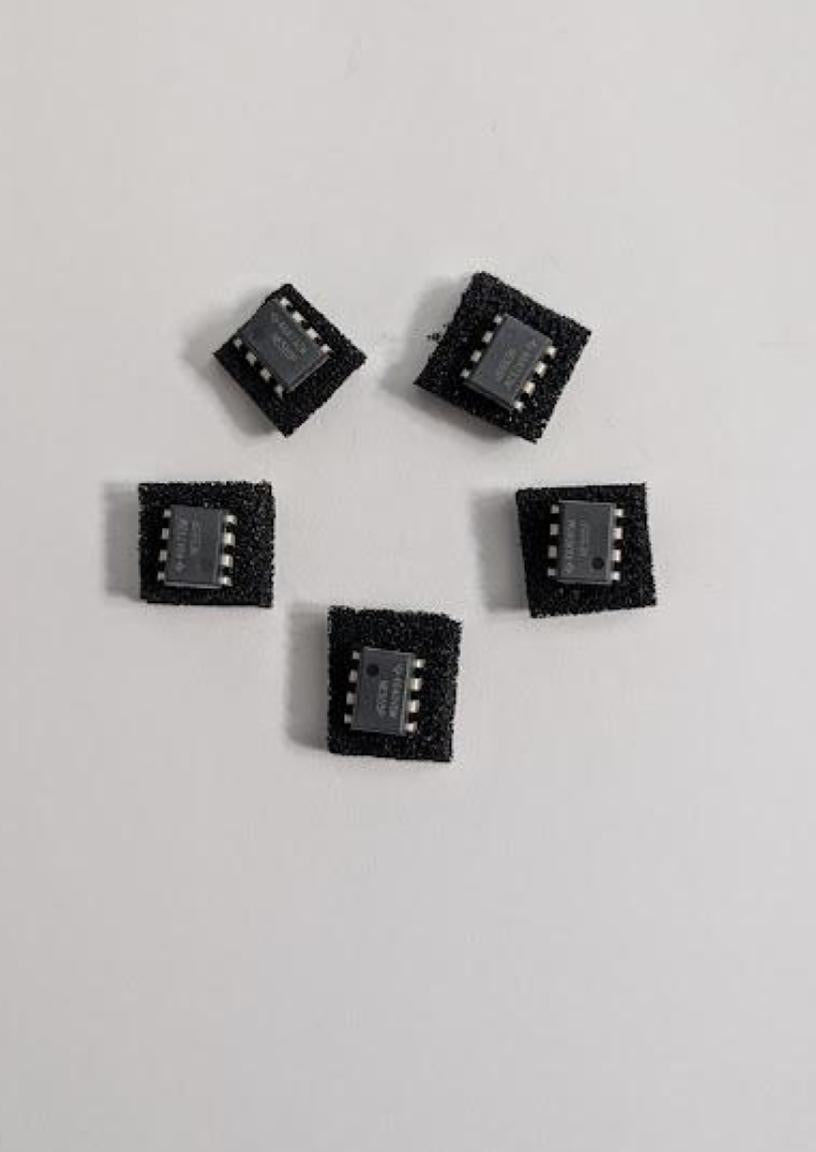 1101-BP25 Bag#25 for Mr Circuit Lab 1 ** 555 Timer 4-pin IC - in black foam - (Qty of 5)