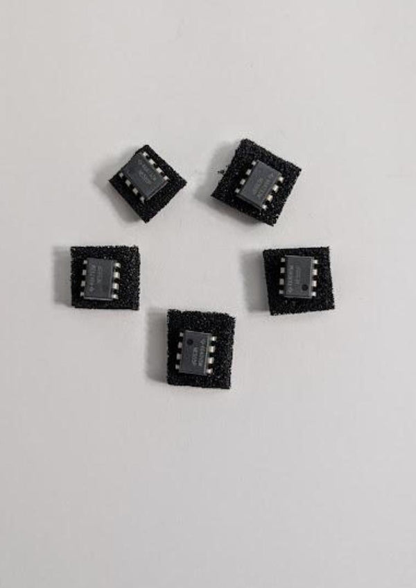 1101-BP25 Bag#25 for Mr Circuit Lab 1 ** 555 Timer 4-pin IC - in black foam - (Qty of 5)