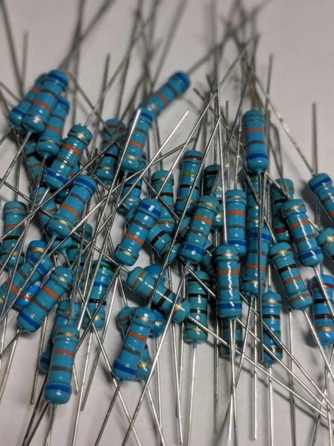 Blue Carbon Film Resistor 120K Ohm 1/2W ±5%