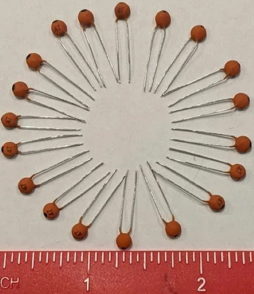 Ceramic disc capacitor 4700 pF 50V